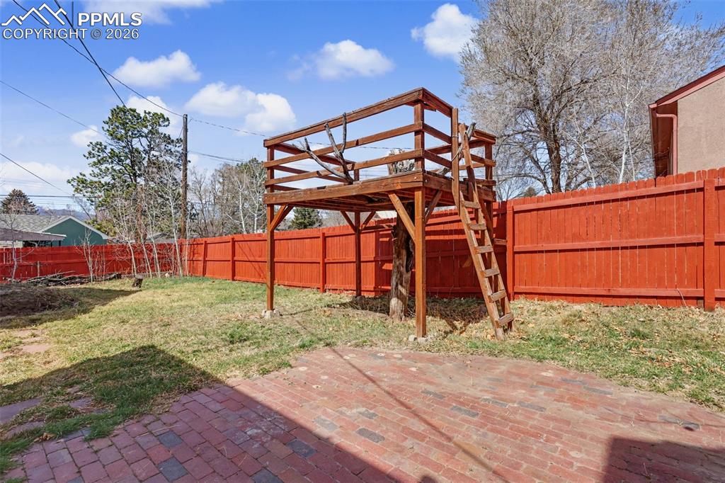 Image 25 of 28: Patio