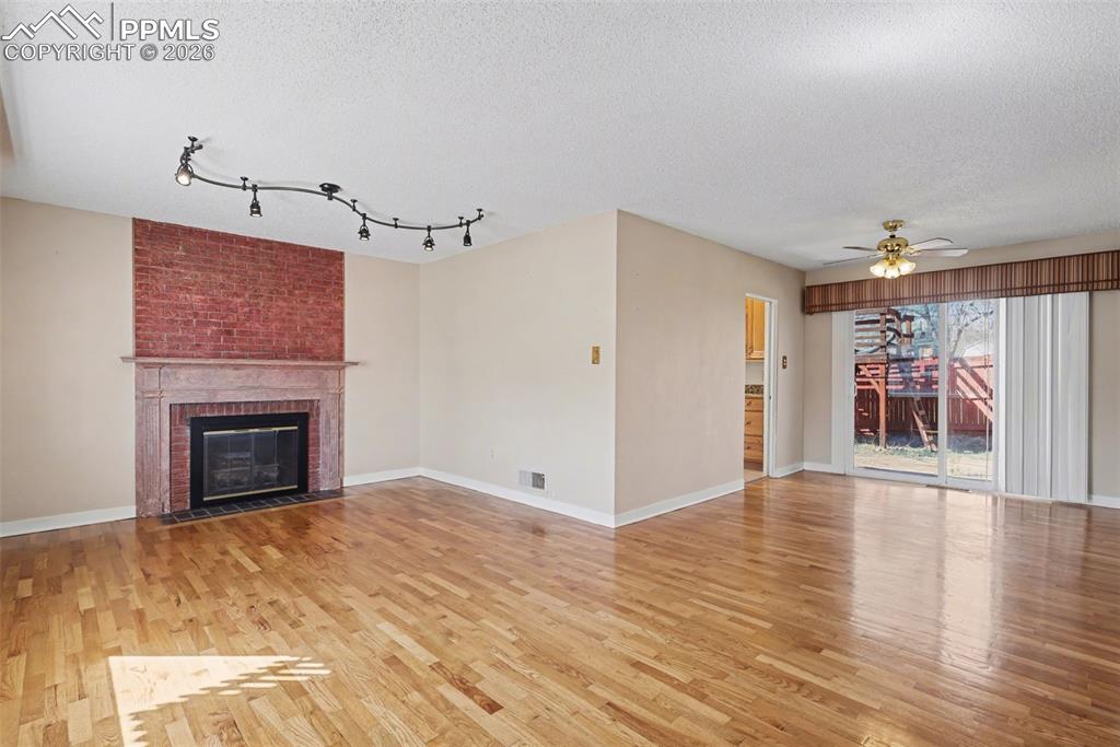 Image 5 of 28: Living Room