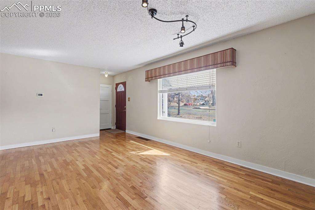 Image 6 of 28: Living Room