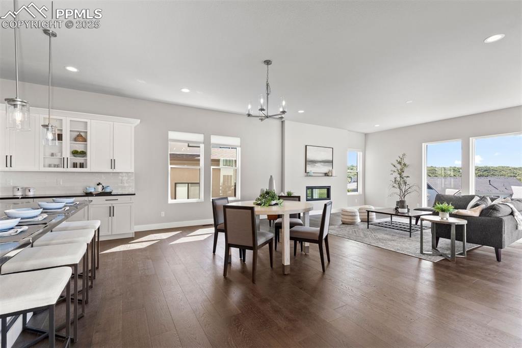 Image 10 of 36: Dining Area