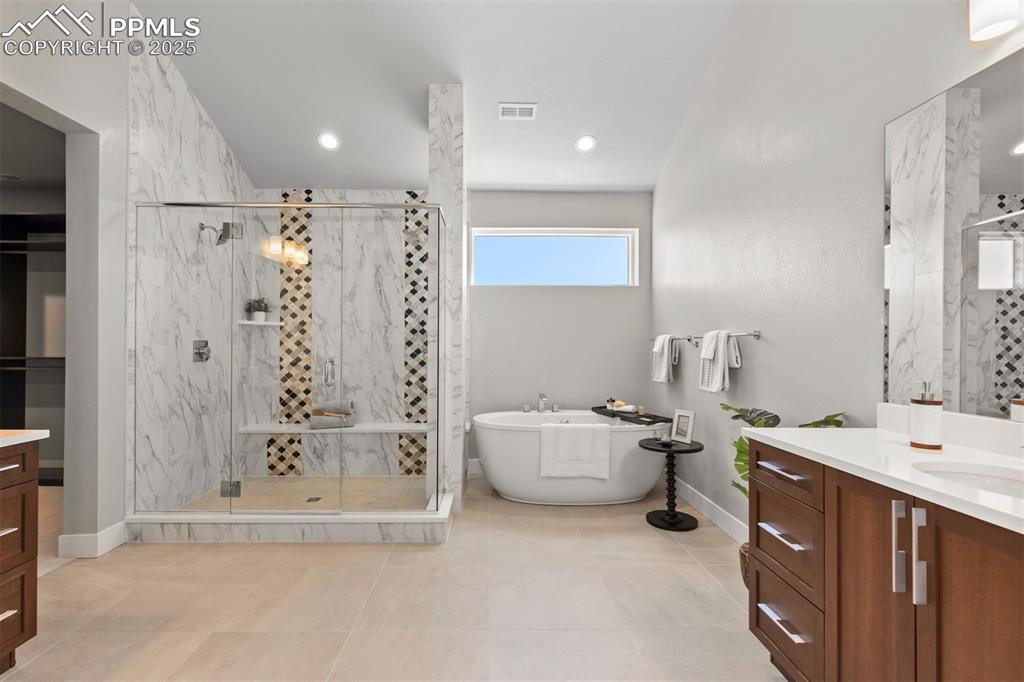 Image 5 of 36: Bathroom