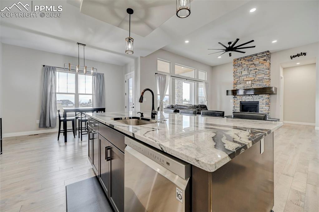 Image 11 of 50: Kitchen