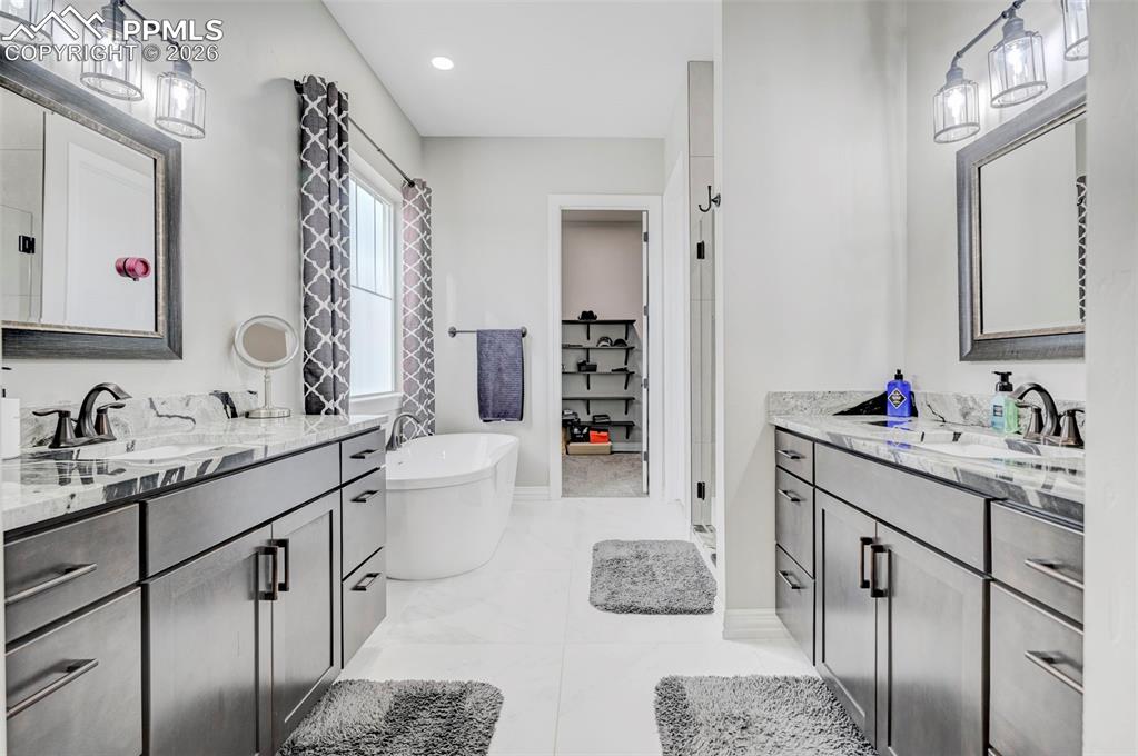 Image 17 of 50: Bathroom