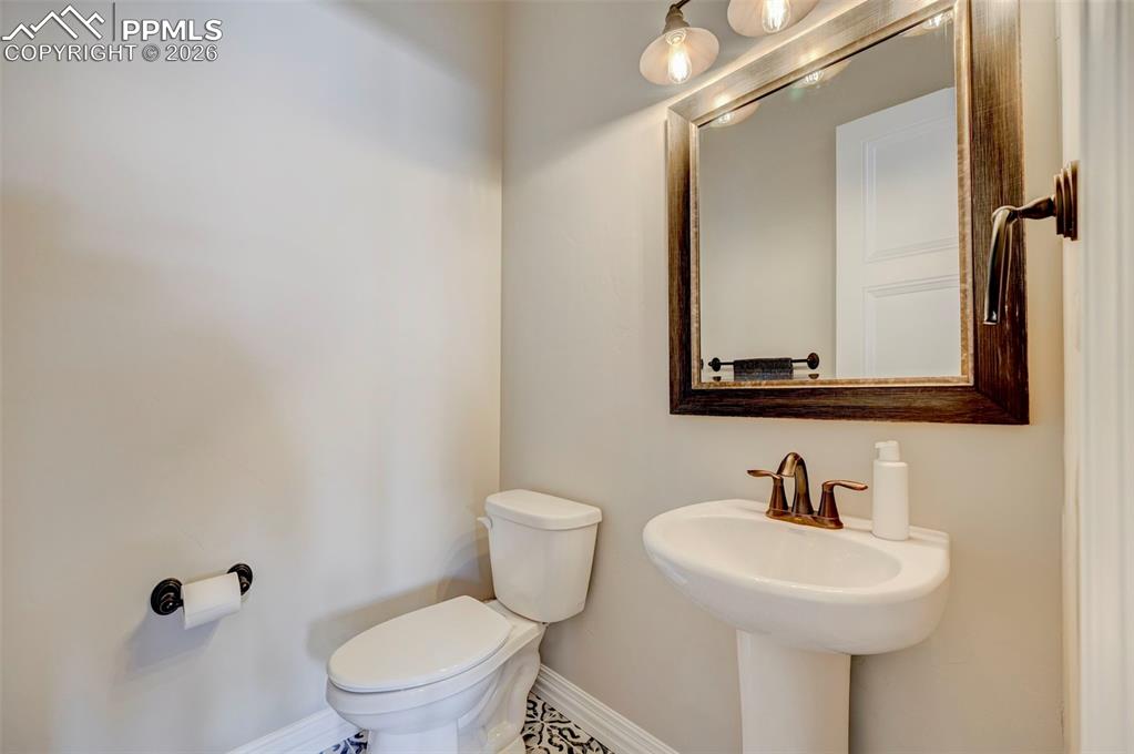 Image 27 of 50: Bathroom