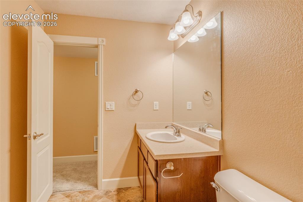 Image 26 of 36: Bathroom