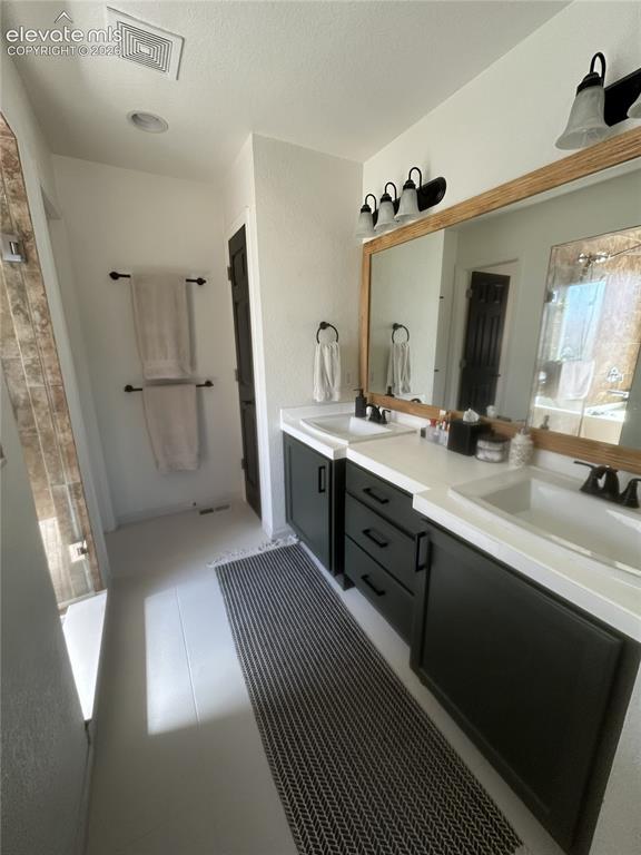 Image 8 of 15: Bathroom