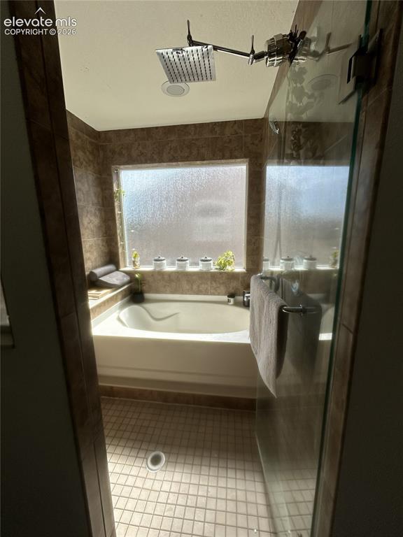 Image 9 of 15: Bathroom