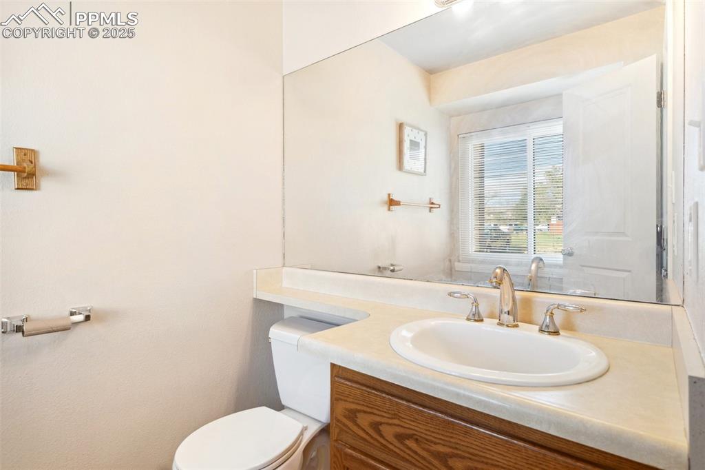 Image 14 of 30: Bathroom