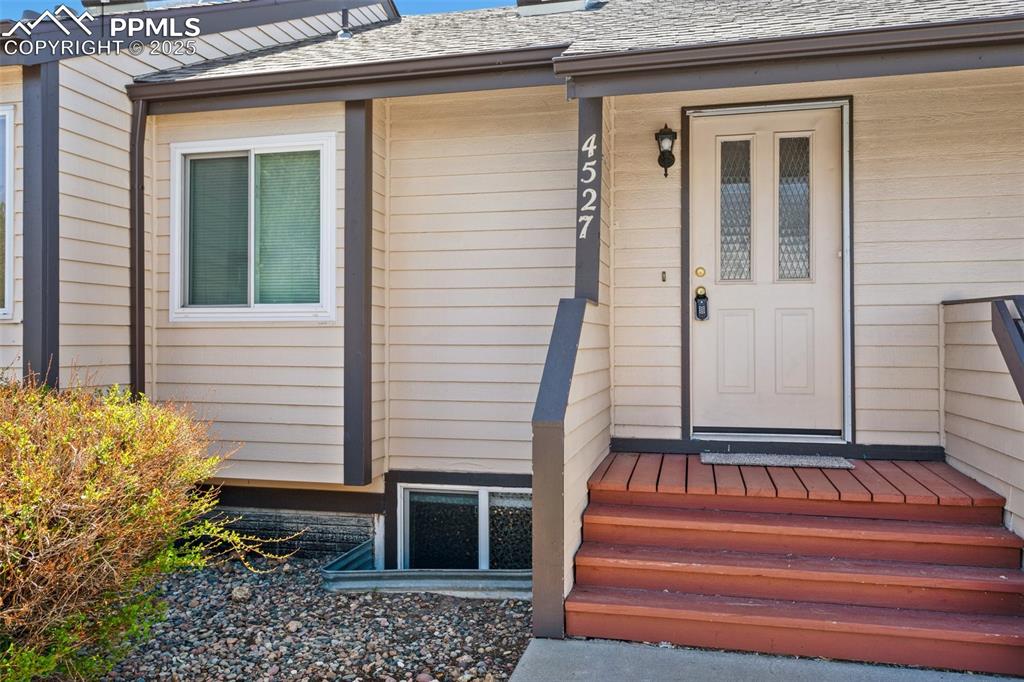 Image 2 of 30: Entry