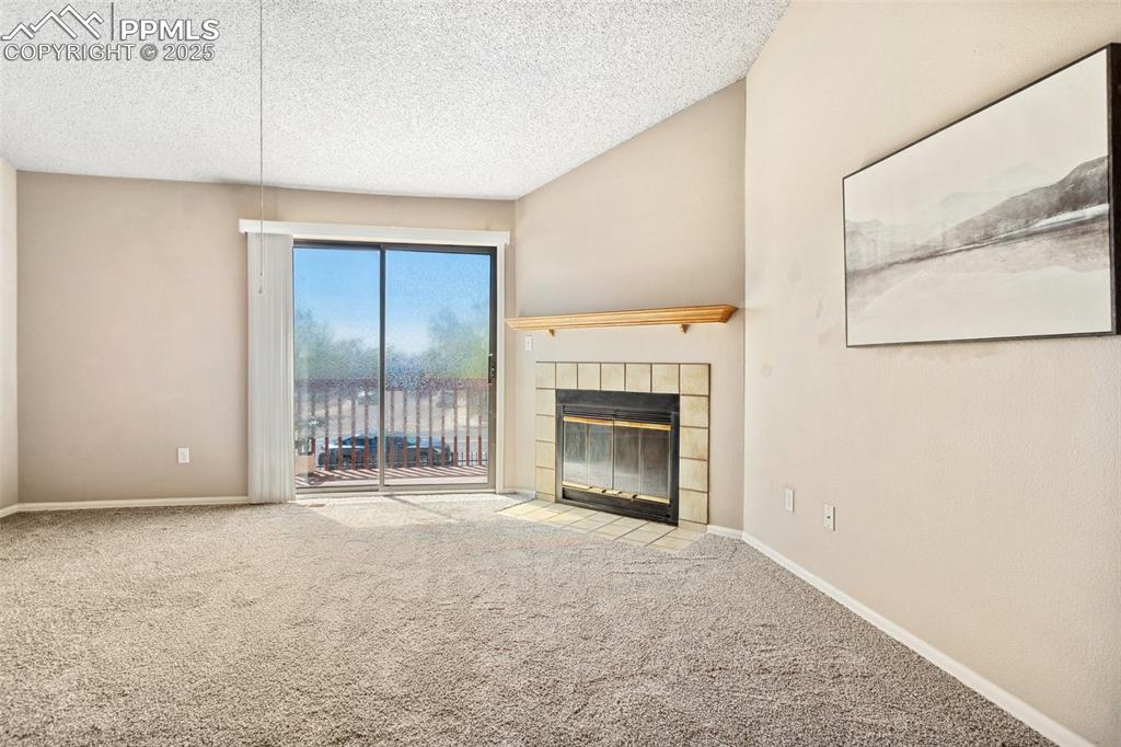 Image 27 of 30: Living Room