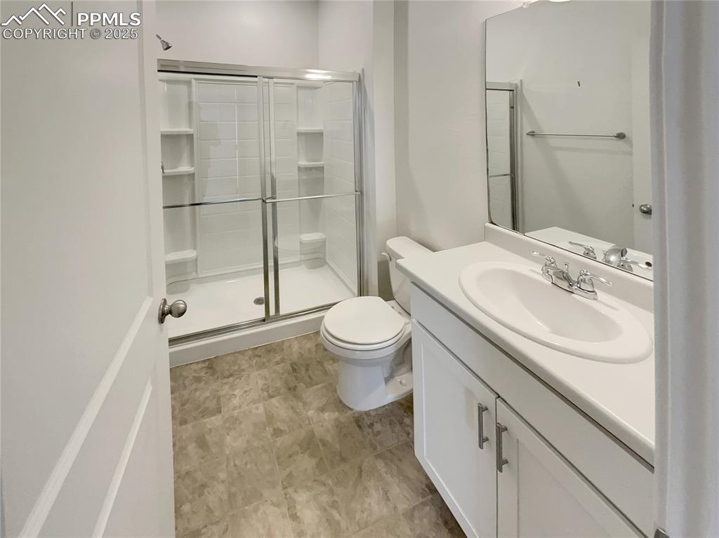 Image 19 of 25: Bathroom
