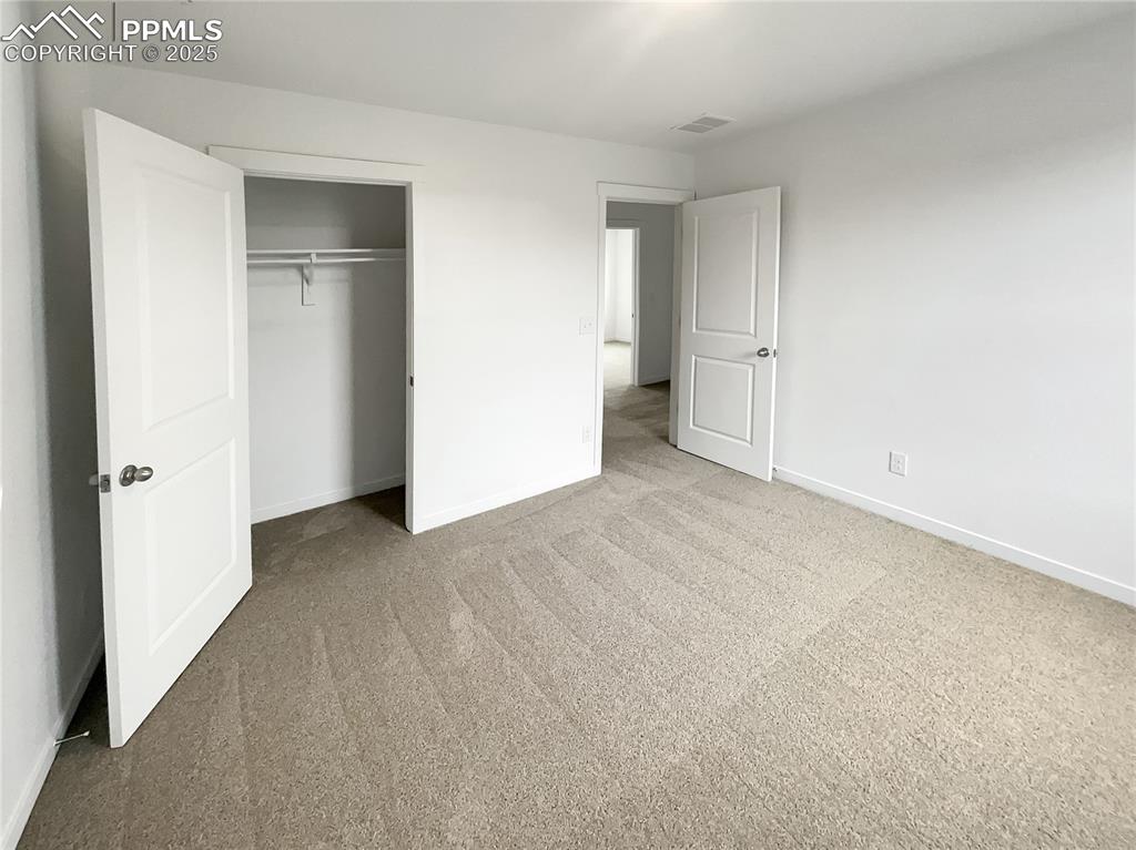Image 5 of 25: Bedroom