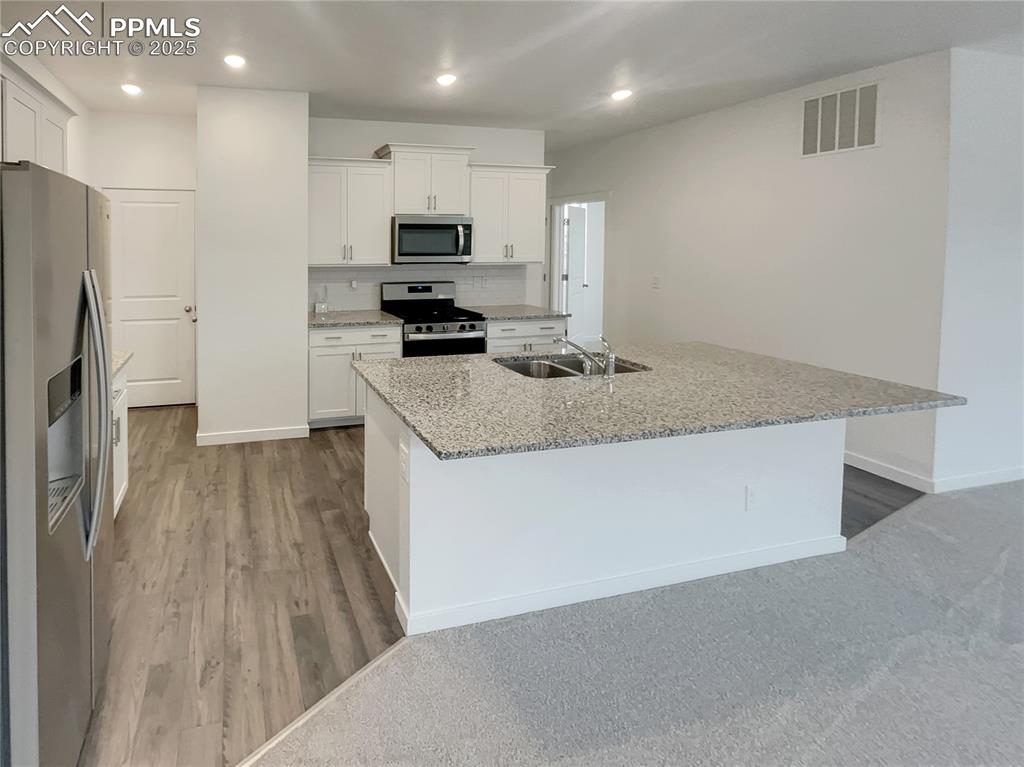 Image 6 of 25: Kitchen
