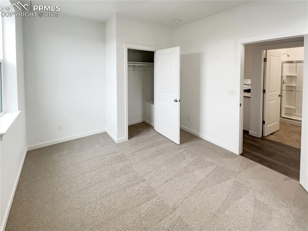Image 9 of 25: Bedroom