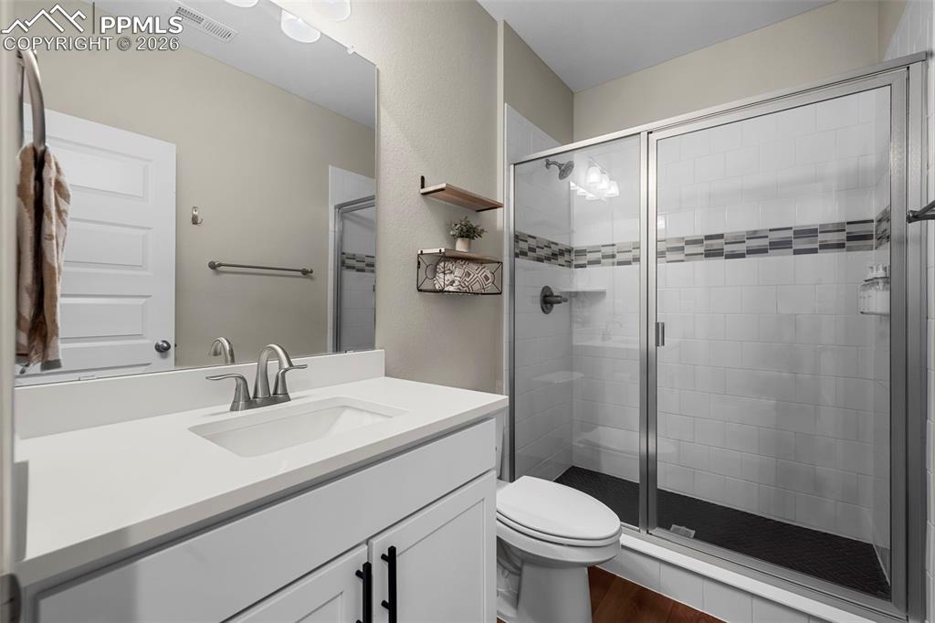 Image 27 of 47: Bathroom