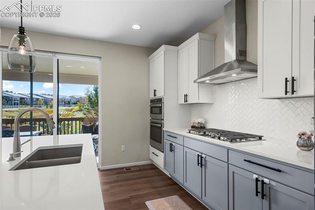 Image 9 of 47: Kitchen