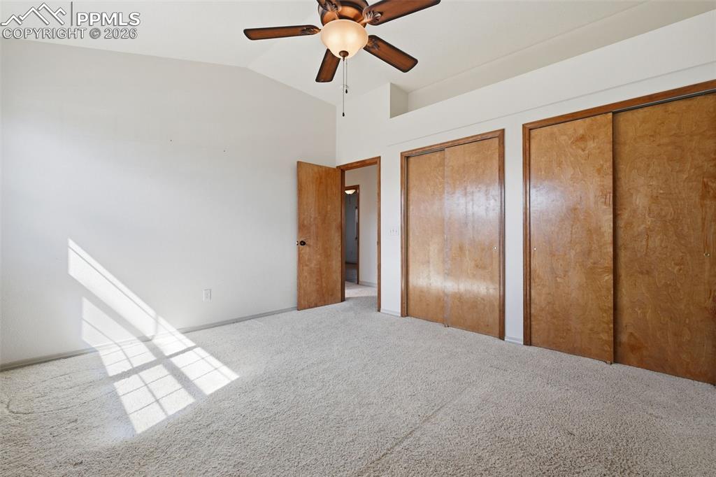 Image 16 of 50: Bedroom