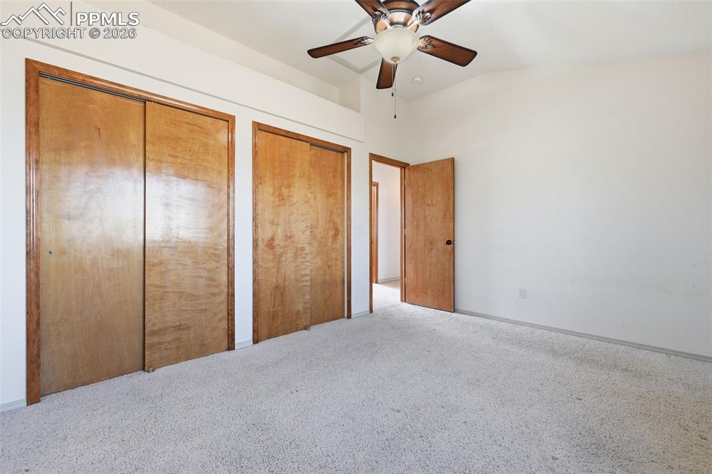 Image 18 of 50: Bedroom