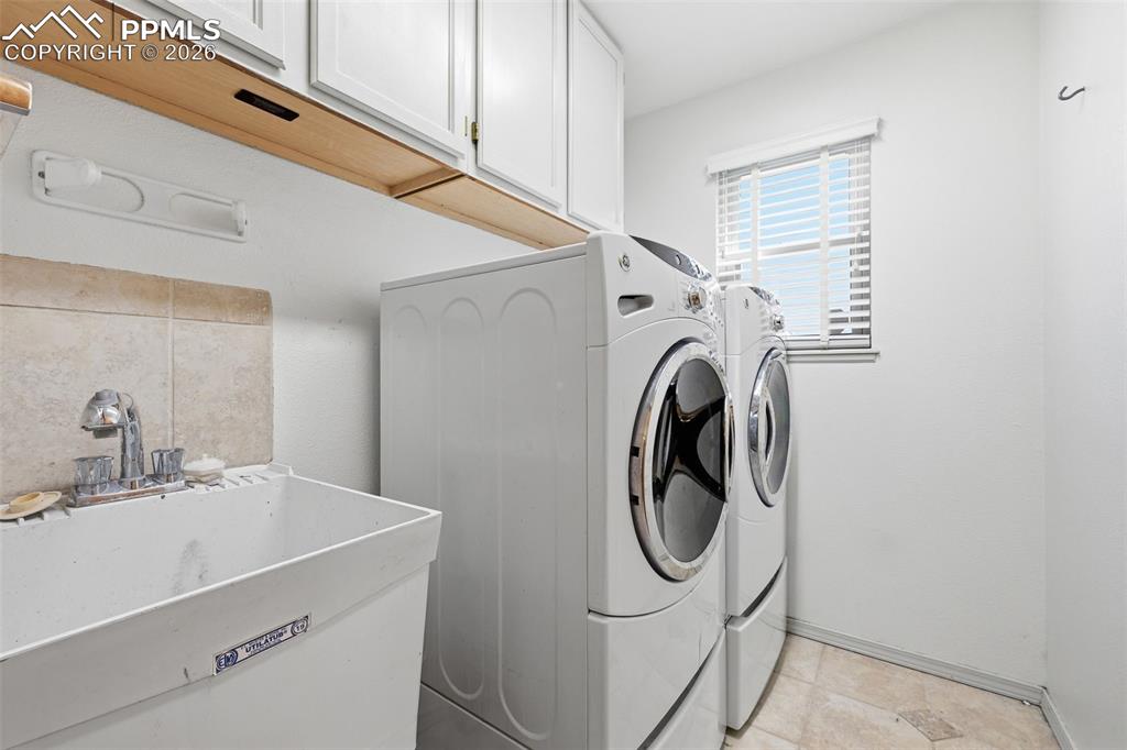 Image 26 of 50: Laundry