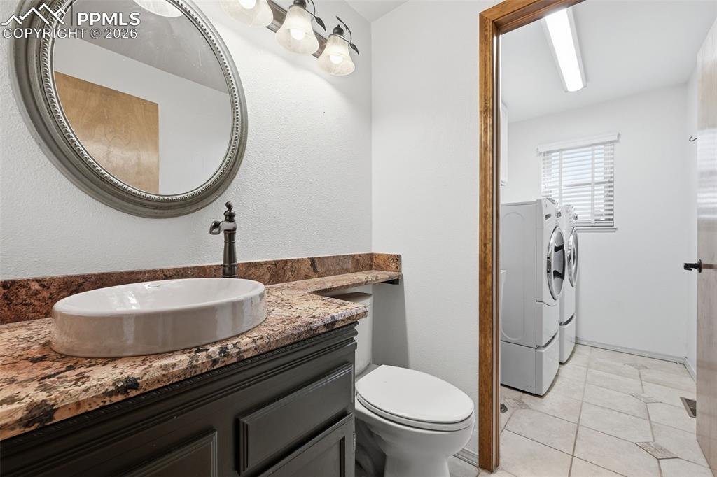 Image 27 of 50: Bathroom