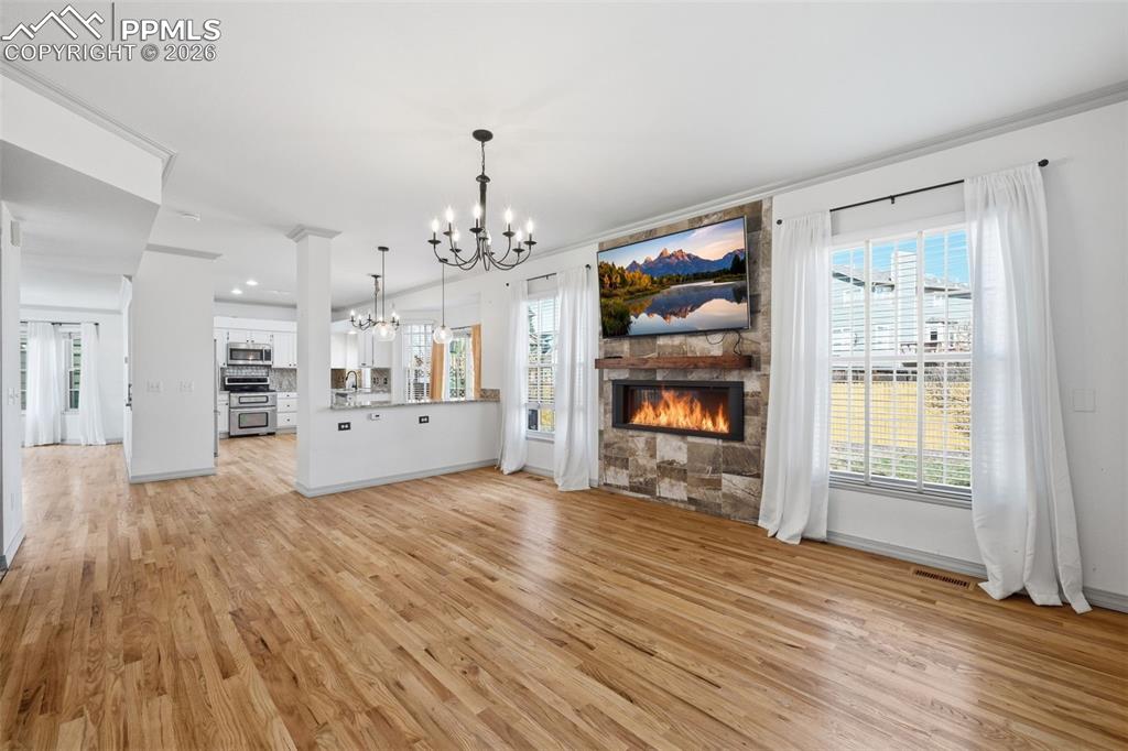 Image 30 of 50: Dining Area