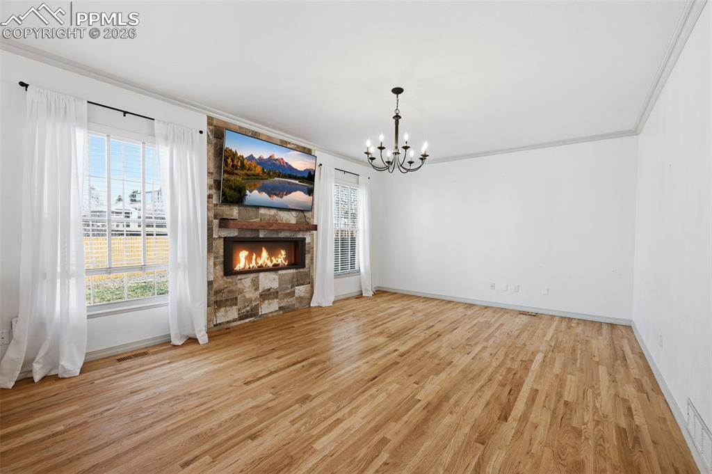 Image 32 of 50: Dining Area