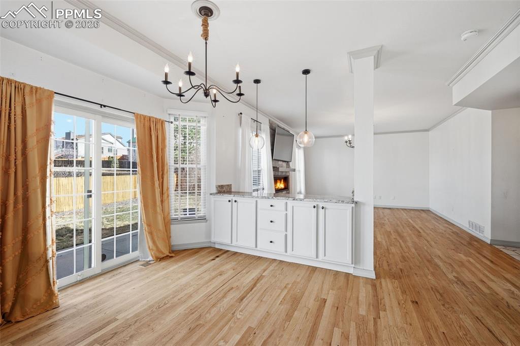 Image 33 of 50: Dining Area