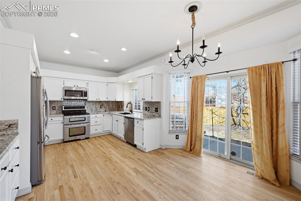 Image 37 of 50: Kitchen