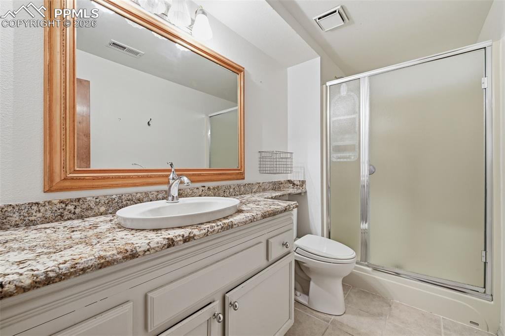 Image 4 of 50: Bathroom