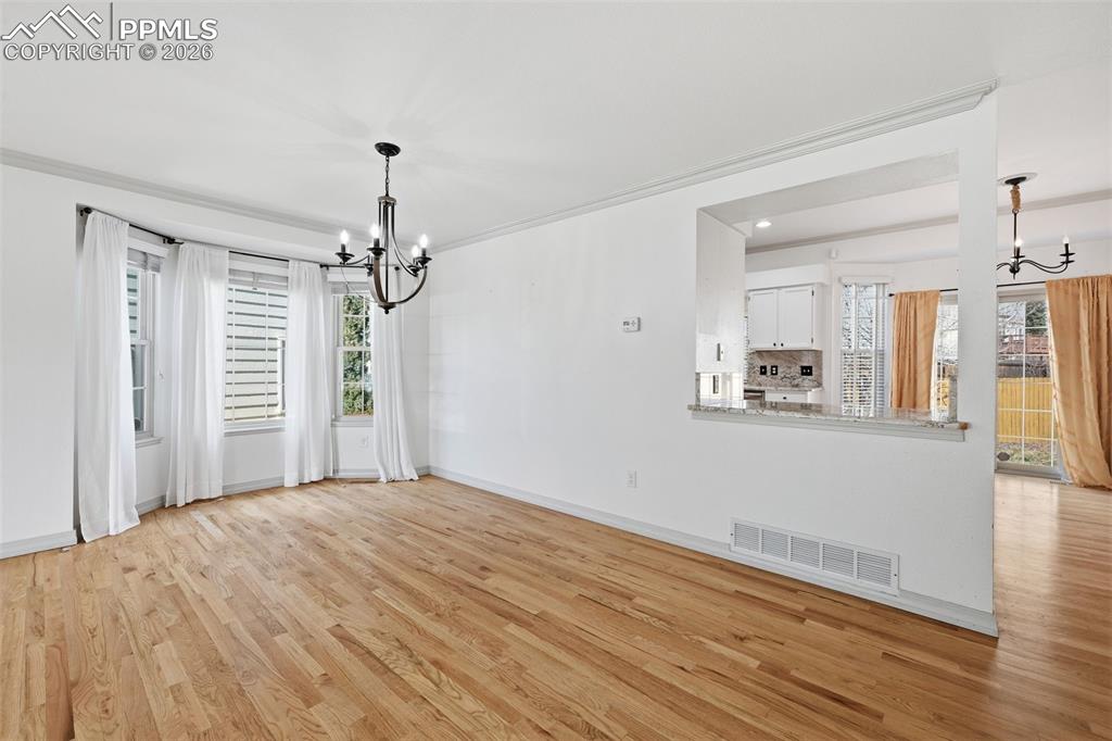 Image 41 of 50: Dining Area