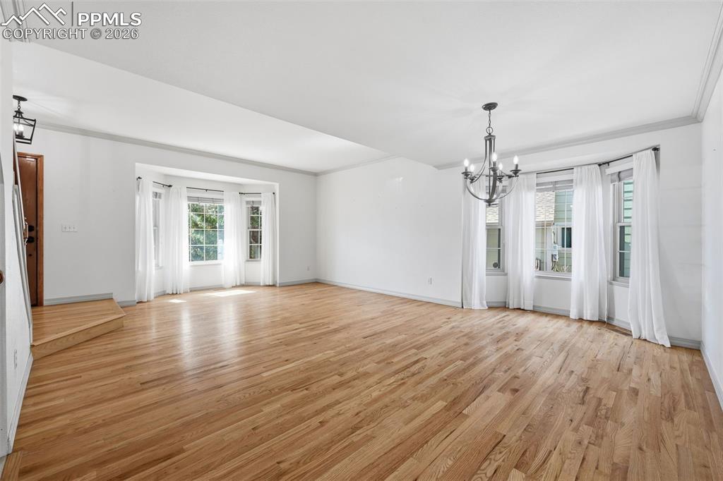 Image 42 of 50: Dining Area