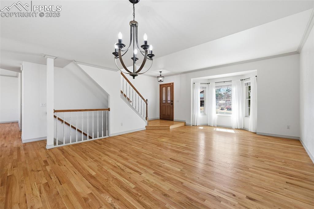 Image 43 of 50: Living Room