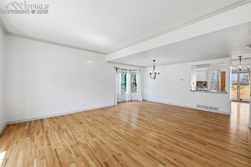 Image 44 of 50: Living Room