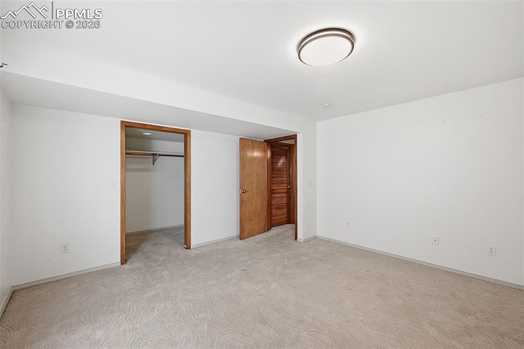 Image 5 of 50: Bedroom