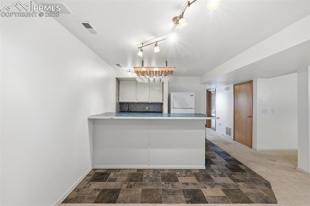 Image 8 of 50: Kitchen