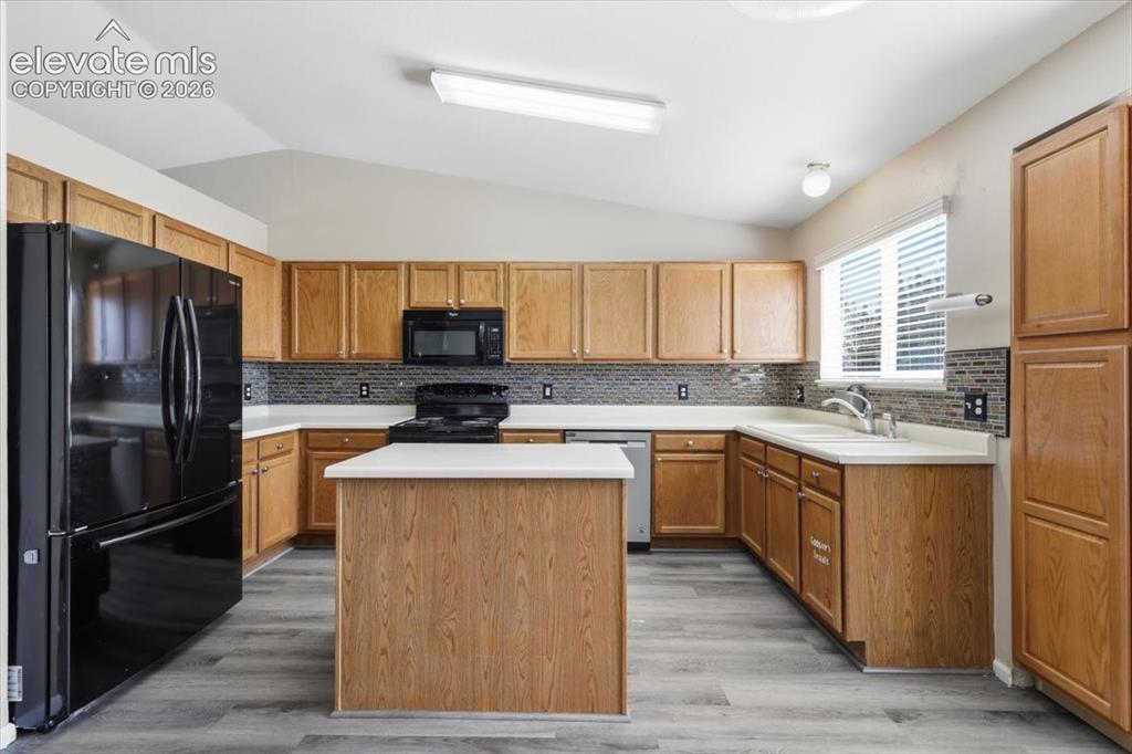 Image 10 of 43: Tons of cabinet space.