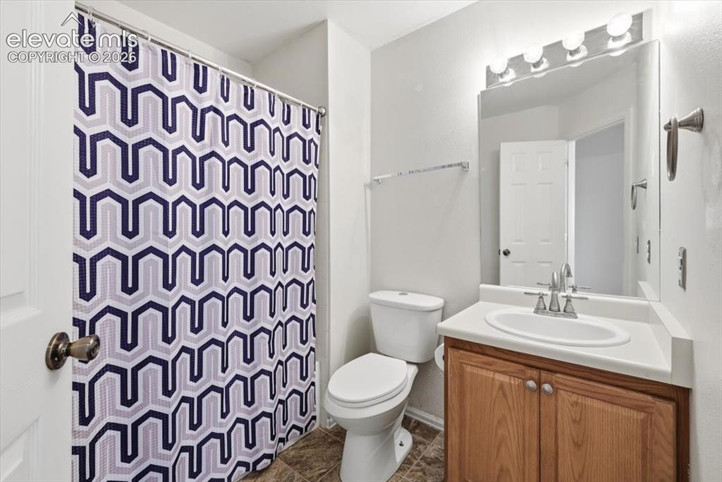 Image 29 of 43: Shared bathroom.