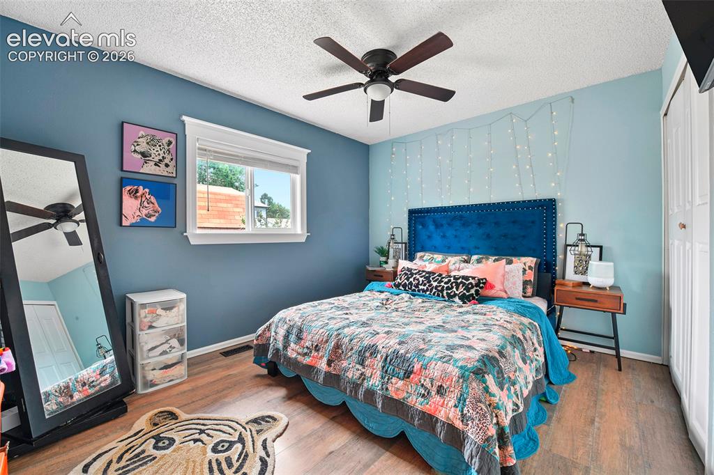 Image 12 of 21: Bedroom