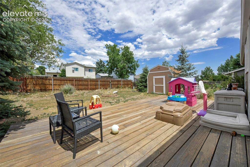 Image 16 of 21: Deck
