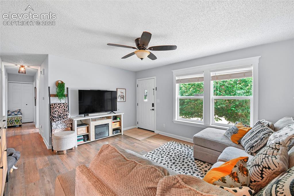 Image 6 of 21: Living Room
