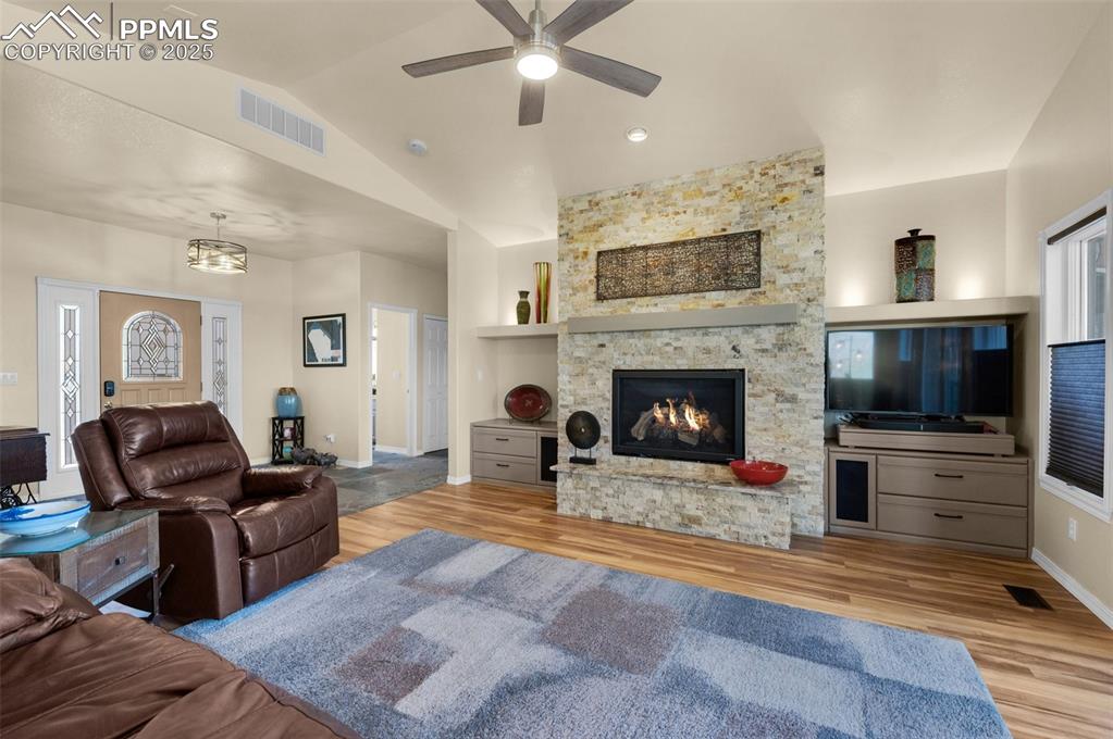 Image 11 of 50: Living Room
