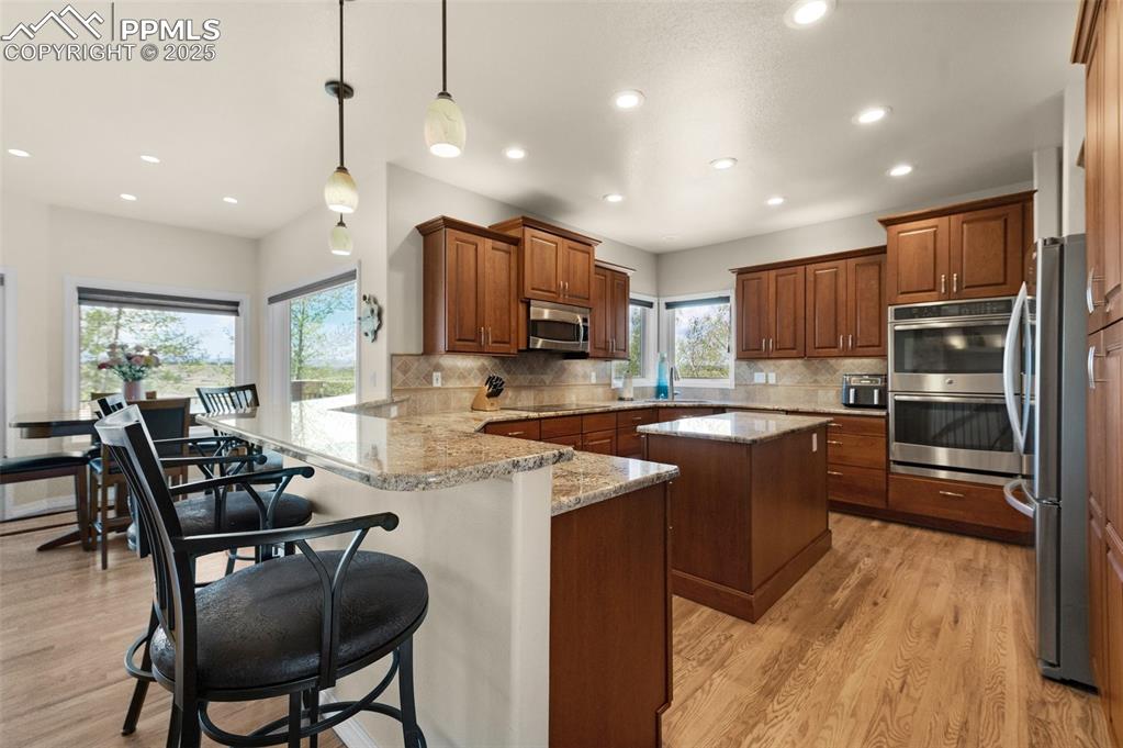 Image 8 of 50: Kitchen
