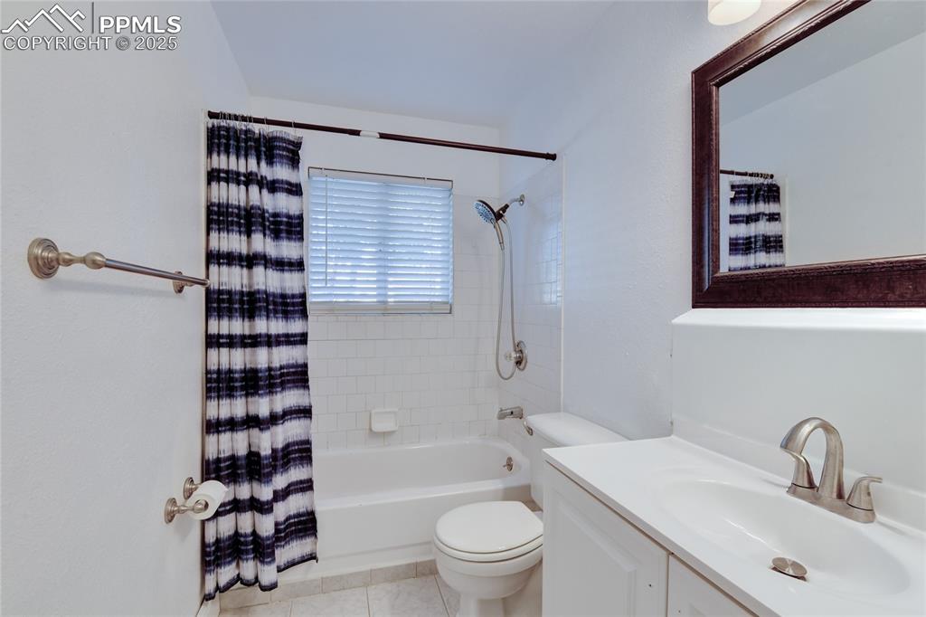 Image 14 of 37: Refreshed Main Level Bathroom!