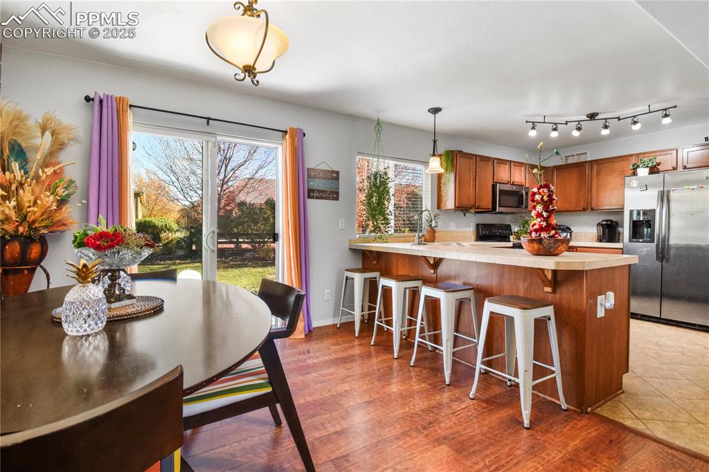 Image 10 of 38: Kitchen