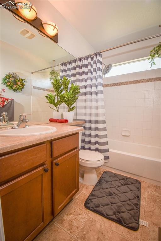 Image 26 of 38: Bathroom