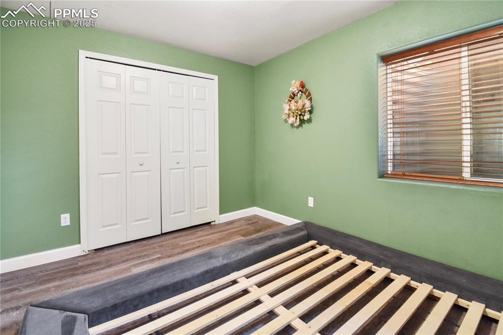 Image 31 of 38: Bedroom