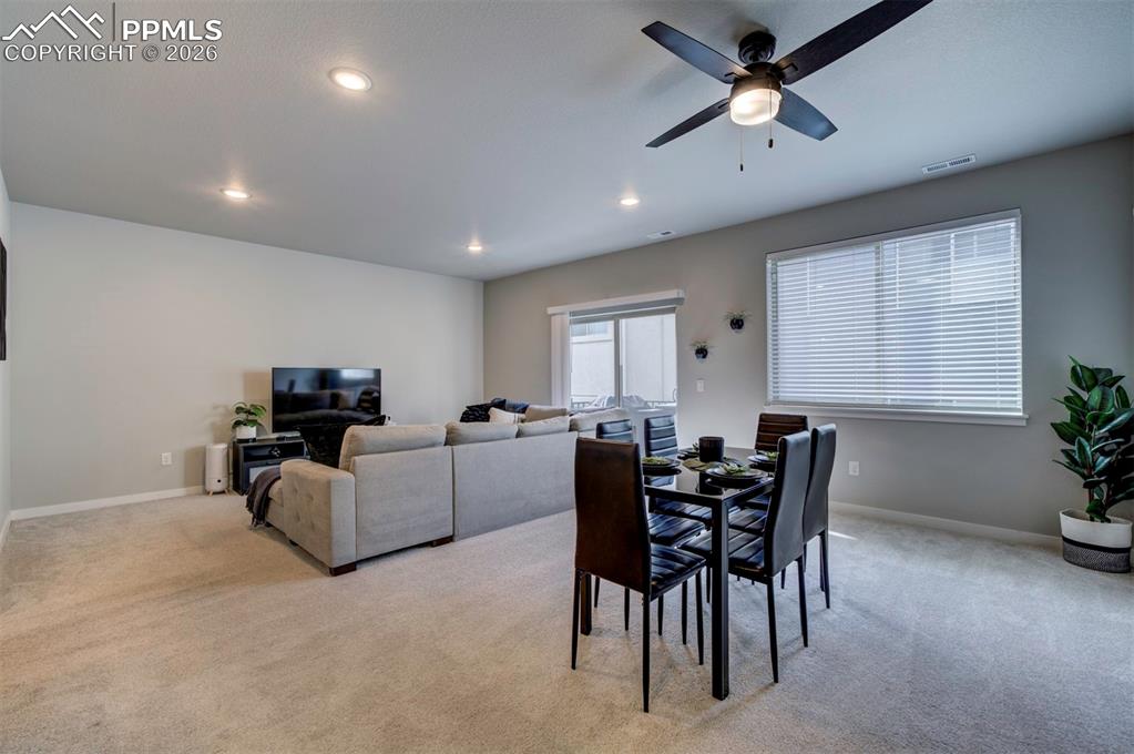 Image 20 of 42: Dining Area