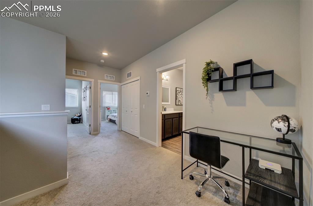 Image 27 of 42: Office