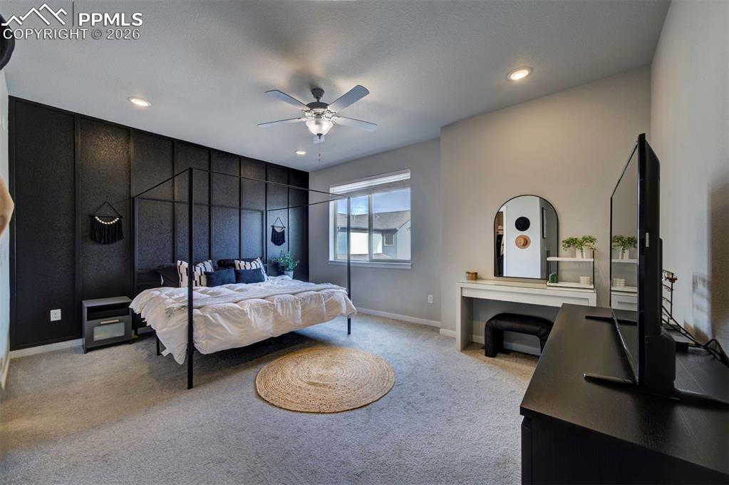 Image 28 of 42: Bedroom