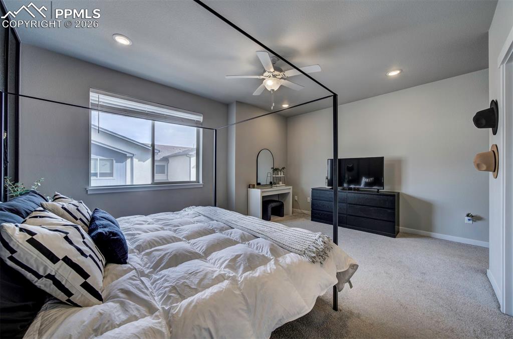 Image 30 of 42: Bedroom